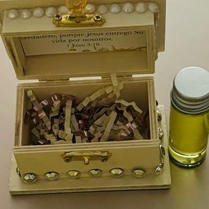 Blessed anointed oil, ready to use and gift in a beautiful gift.✝️